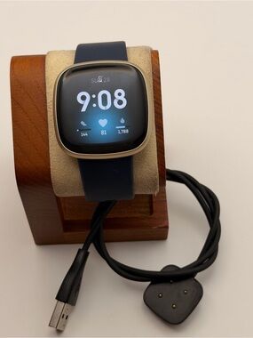 Fitbit Versa 3, Excellent, Tested, Charger included, Gold/Blue, Smartwatch